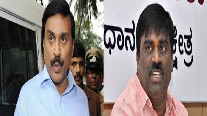 Janardhan Reddy Close Aide Ali Khan participate In protest against Somashekar Reddy at Ballari Janardhan Reddy Close Aide Ali Khan participate In protest against Somashekar Reddy at Ballari