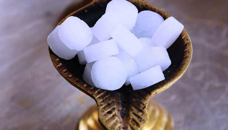 Camphor helps to remove vaastu dosha and spreads positive vibes