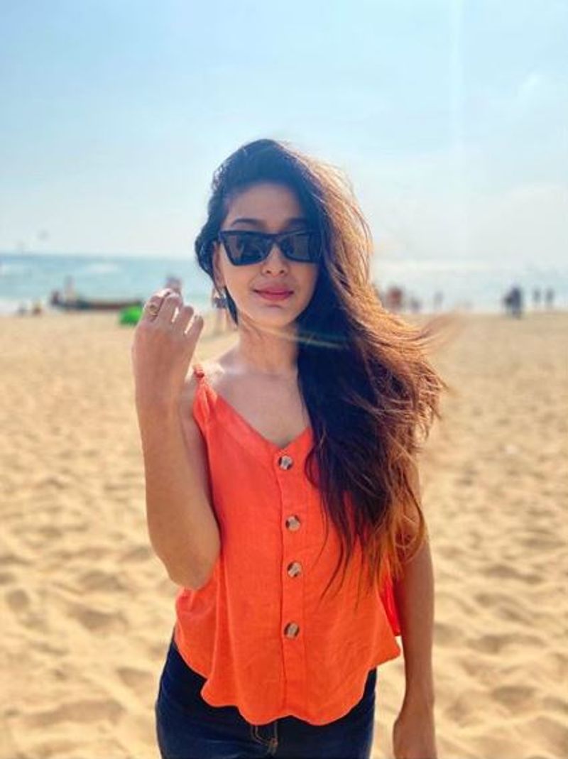 Sandalwood star couple Om prakash Rekha das daughter shravya photo gallery