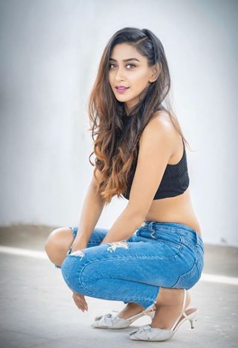 Sandalwood star couple Om prakash Rekha das daughter shravya photo gallery