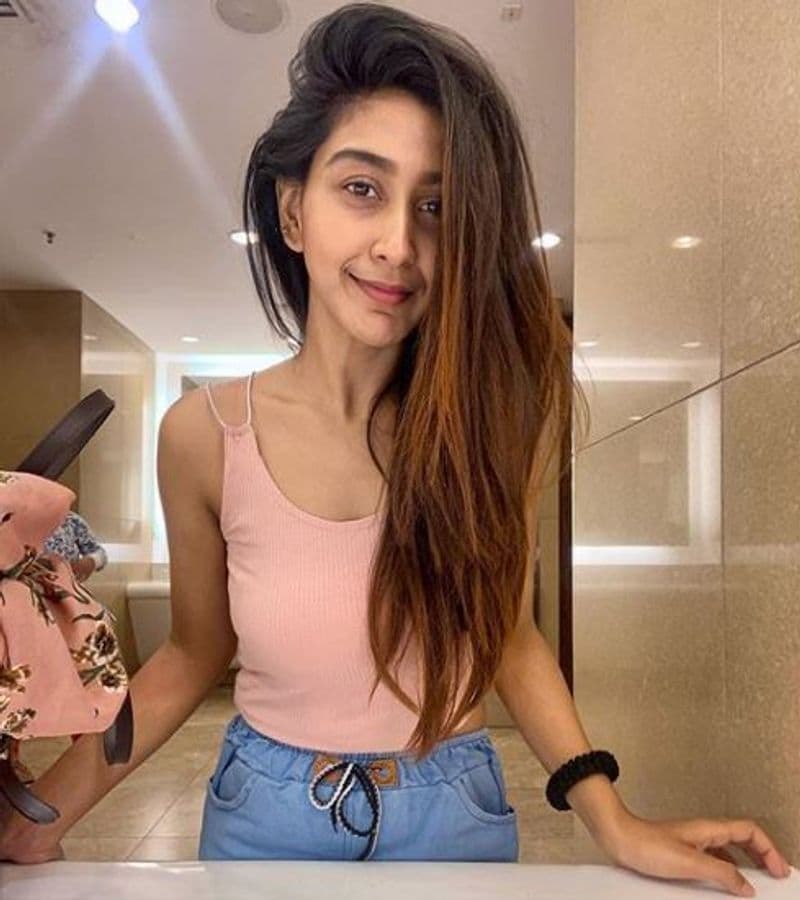 Sandalwood star couple Om prakash Rekha das daughter shravya photo gallery