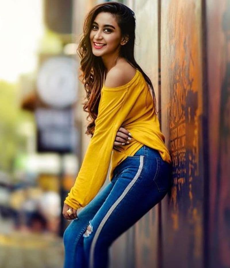 Sandalwood star couple Om prakash Rekha das daughter shravya photo gallery