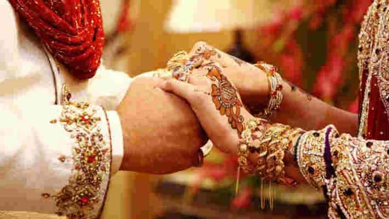 bride  suddenly stopped her marriage  because groom nose in very big  - happened in Karnataka