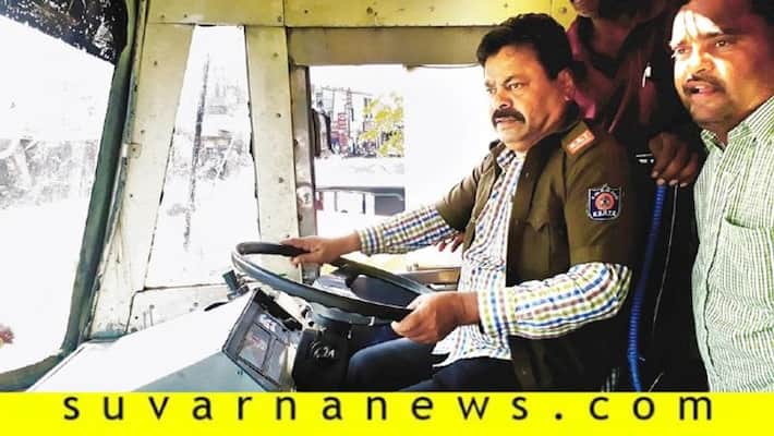Honnali BJP MLA MP Renukacharya Drives Govt Bus To Benakanahalli Honnali BJP MLA MP Renukacharya Drives Govt Bus To Benakanahalli