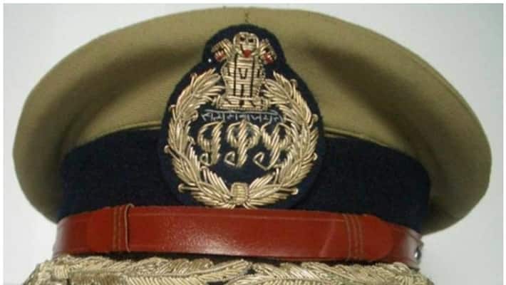 J&K Decorated Police Officer Caught With Hizbul Terrorists On Way To Delhi J&K Decorated Police Officer Caught With Hizbul Terrorists On Way To Delhi