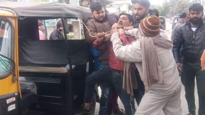 Angry auto driver tries to commit suicide On fine again during traffic checking kpa Angry auto driver tries to commit suicide On fine again during traffic checking kpa
