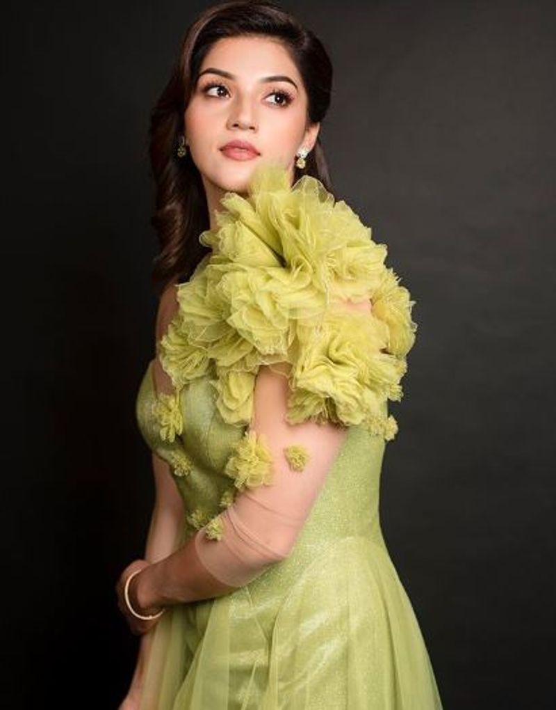 pattas movie actress mehreen pirzanda latest photo shoot