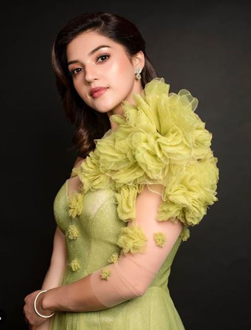 pattas movie actress mehreen pirzanda latest photo shoot