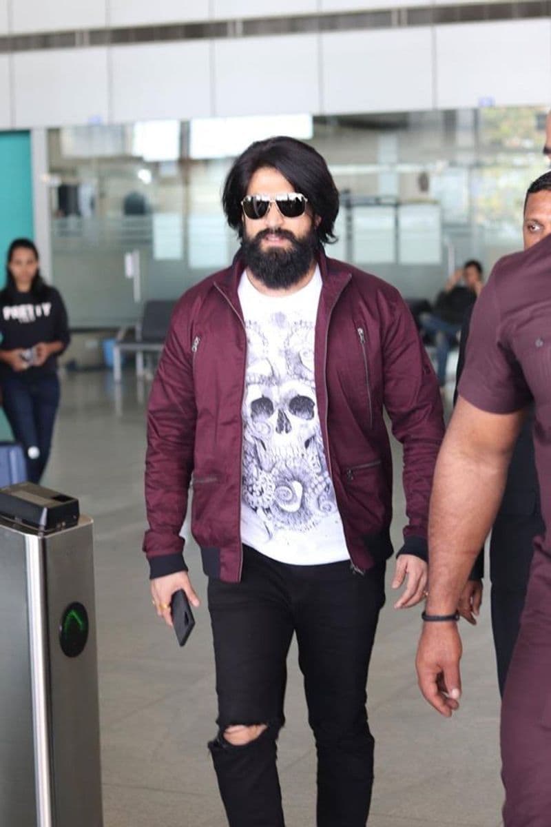 KGF 2 Yash birthday special photos of fans involves in social work