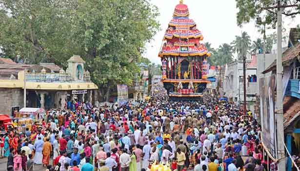 women devotee attacked by priest at chidambaram nadrajar temple