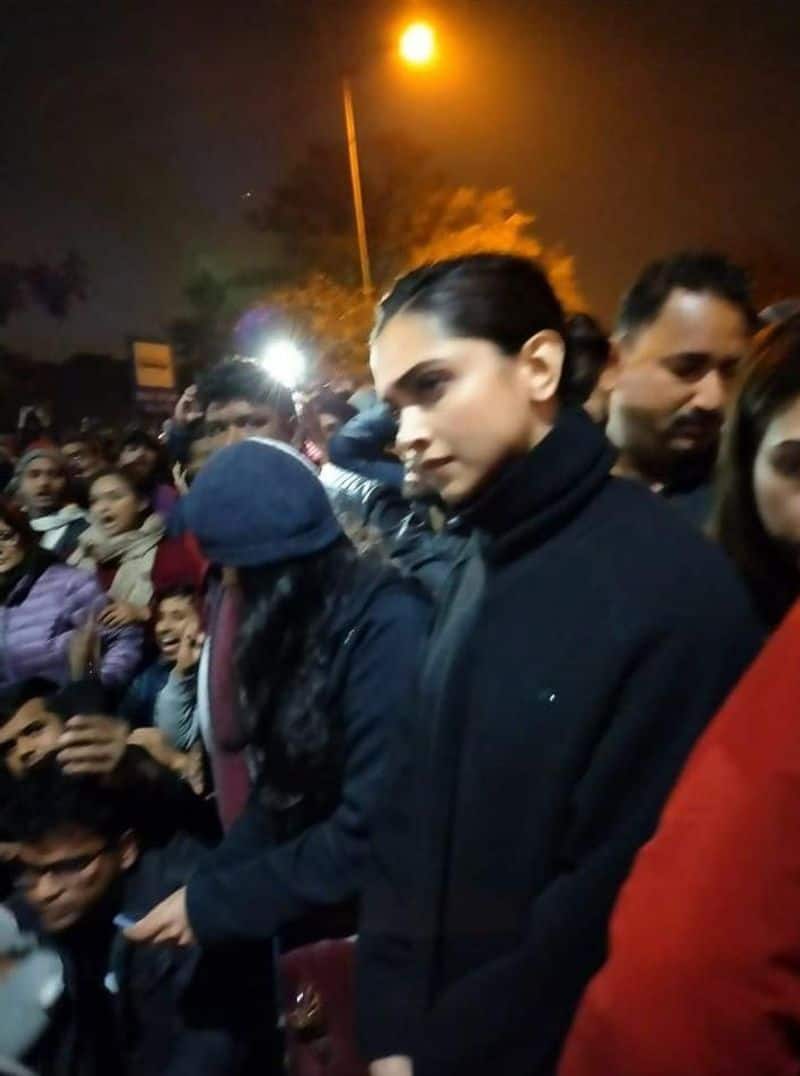 Bollywood celebs praise Deepika Padukone for joining JNU students during protest