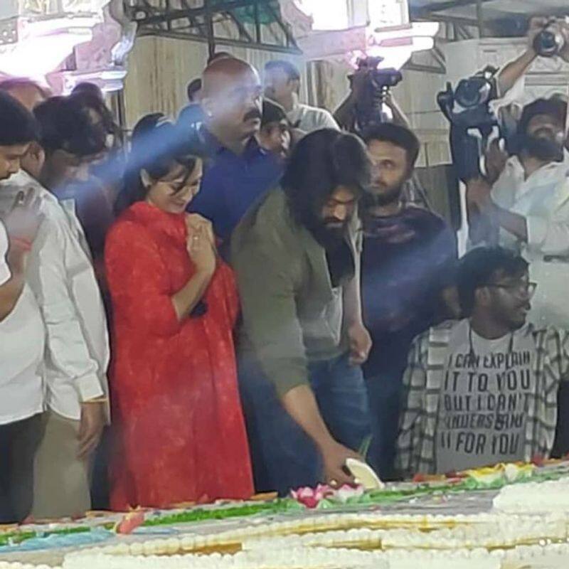 KGF Star Yash Fans Celebrate His Birthday With World Biggest Cake