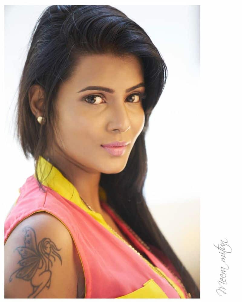 BigBoss Fame Meera Mithun Sexy Tatto Photo Going Viral In Social Media