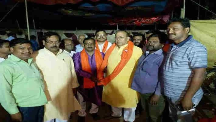 bjp mla of jamui compares hisself from god vishwakarma during argument with people kpm bjp mla of jamui compares hisself from god vishwakarma during argument with people kpm
