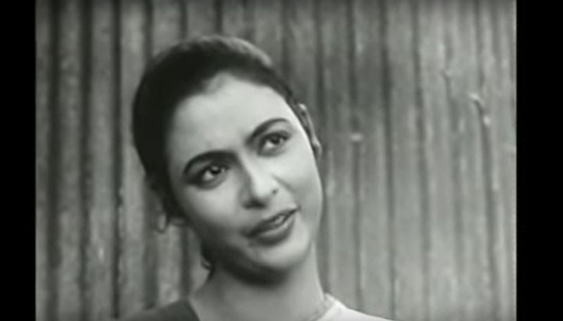 কোমলগান্ধার (১৯৬১)- দেশভাগ নিয়ে ছবি কোমল গান্ধার ঋত্বিক ঘটক পরিচালিত অন্যতম একটি ছবি। সেই ছবিতে দেখা গিয়েছিল সুপ্রিয়া দেবীকে।