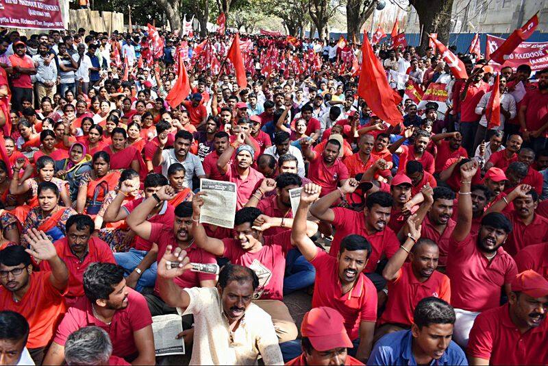 Nationwide strike by bank employees .. 14 thousand crore check transactions  to be affected. reported.