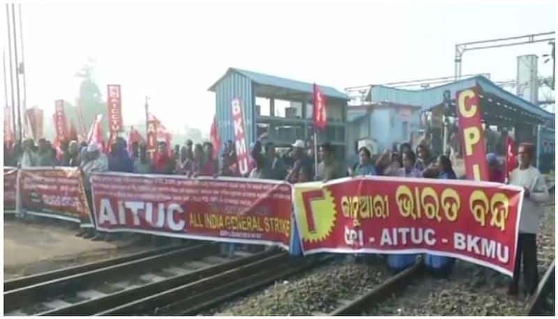 joint workers union national strike strike begins in india hartal in kerala