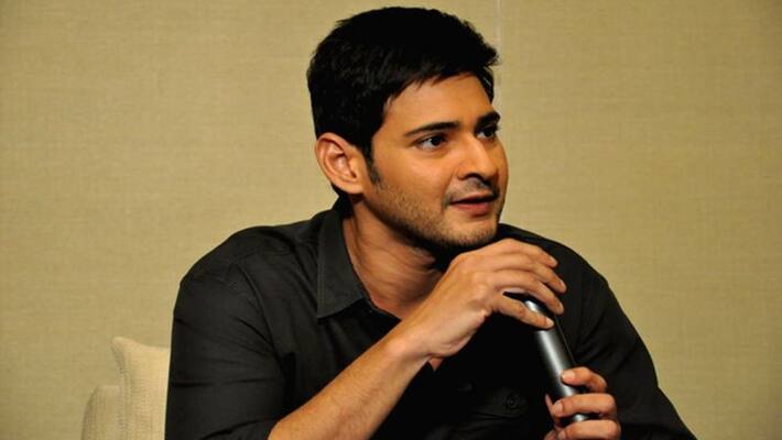 Ap Student Unions Protest Infront Of Hero Mahesh babu House At Hyderabad Ap Student Unions Protest Infront Of Hero Mahesh babu House At Hyderabad