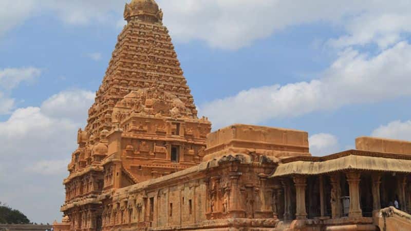 world famous tanjore big temple Chithirai Therottam