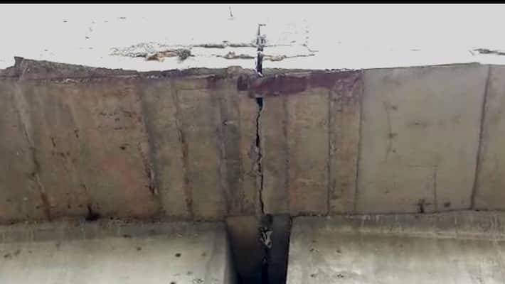 Crack in Maheshtala Sampriti flyover Crack in Maheshtala Sampriti flyover