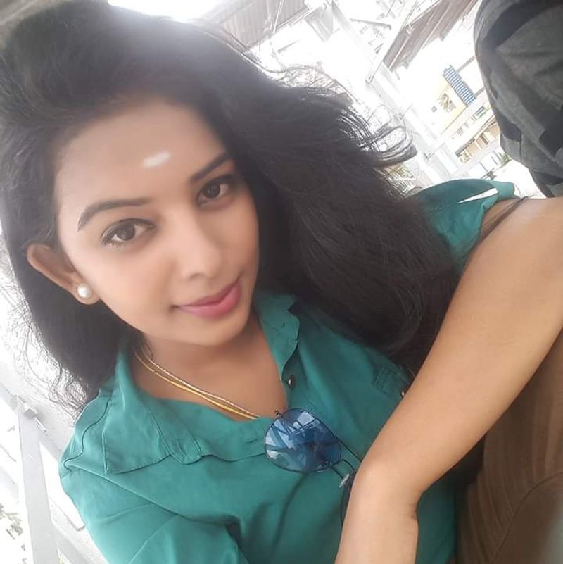 sandalwood-actress-vijayalaxmi-escaped-with-director Photos