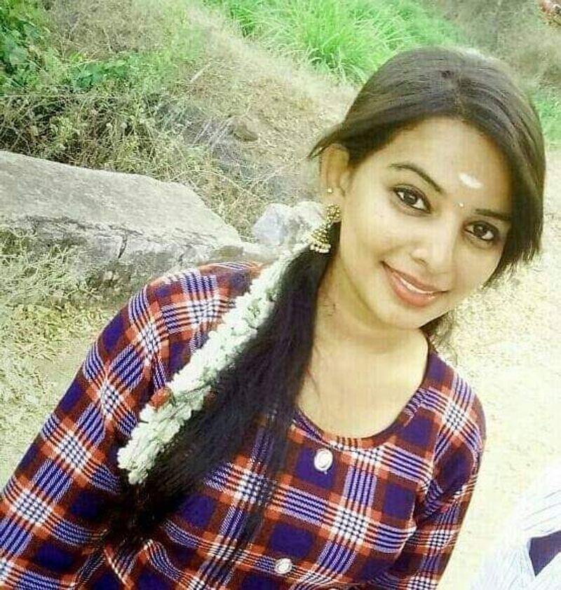 sandalwood-actress-vijayalaxmi-escaped-with-director Photos
