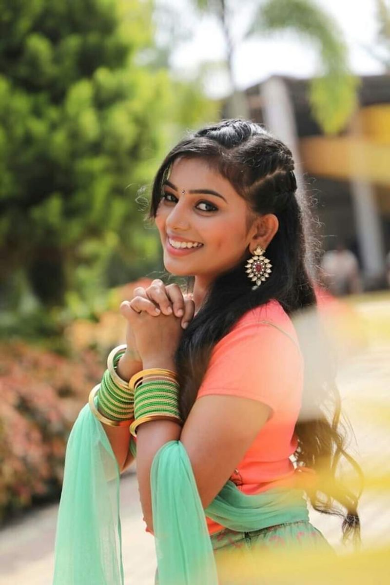 sandalwood-actress-vijayalaxmi-escaped-with-director Photos