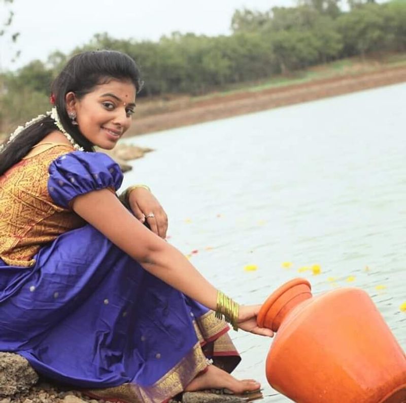 sandalwood-actress-vijayalaxmi-escaped-with-director Photos