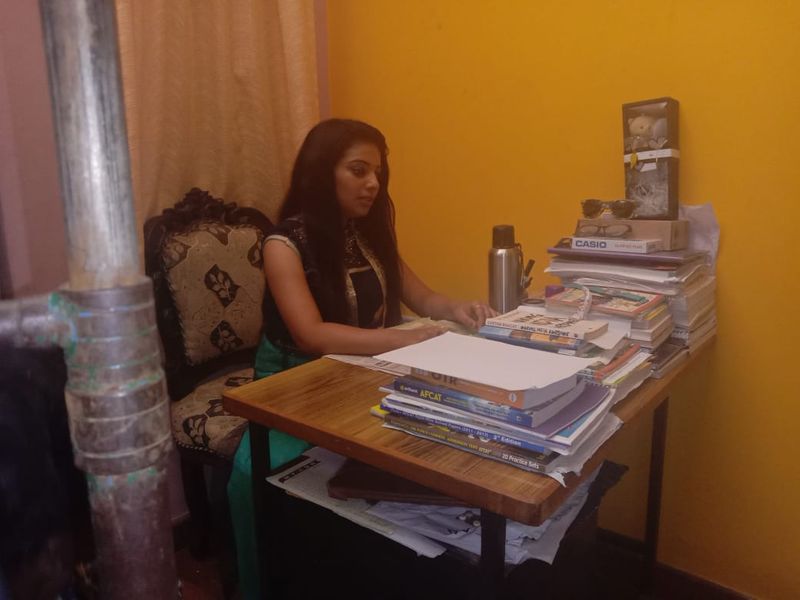 sandalwood-actress-vijayalaxmi-escaped-with-director Photos