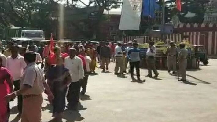 Bharat Bandh Strike by trade unions gets mixed response In Karnataka Bharat Bandh Strike by trade unions gets mixed response In Karnataka