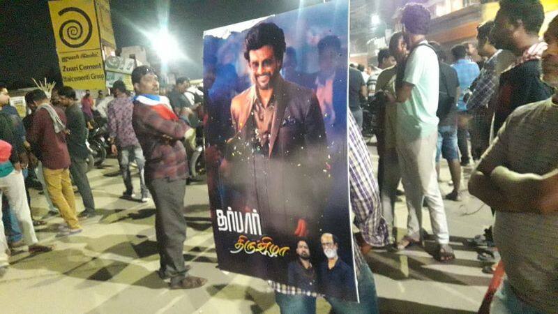 Rajini fans do protest for darbar movie did not release in dindigul