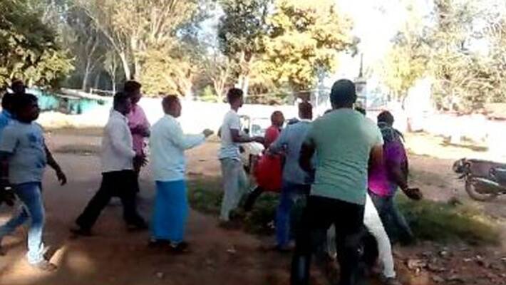 Couple Beaten By Relatives In public Place Chikkamagalur Couple Beaten By Relatives In public Place Chikkamagalur