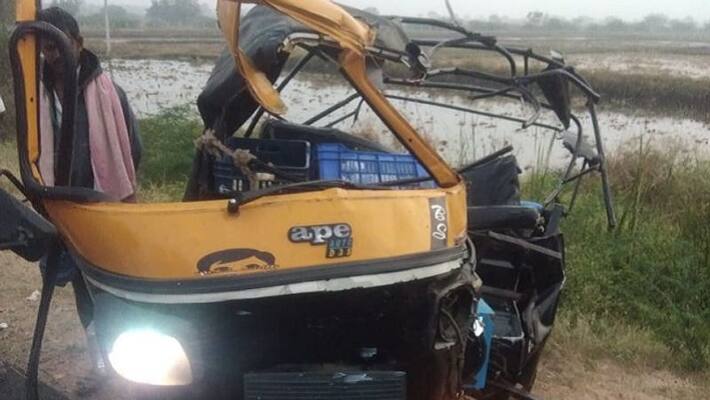lorry auto accident in yadgir 3 dies on spot lorry auto accident in yadgir 3 dies on spot