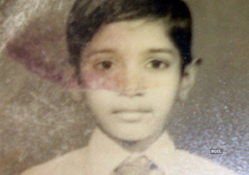 दिल्ली सीएम अरविंद केजरीवाल के फैमिली बैकग्राउंड की बात करें तो वो हरियाणा के गांव में पले-पढ़े हैं। केजरीवाल का जन्म 16 अगस्त 1968 को हुआ था। अरविंद का बचपन सोनीपत, मथुरा और हिसार में बीता। उनके पिता का नाम गोविंद केजरीवाल है। मां गीता केजरीवाल हैं।