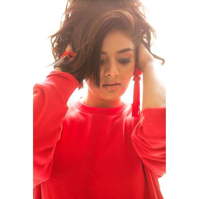 sree mukhi instagram glamour pics