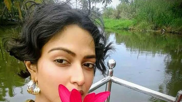 Actress Amala Paul Close With Her Boy Friend Photo Going Viral Actress Amala Paul Close With Her Boy Friend Photo Going Viral