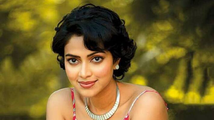 Actress Amala Paul Hot Kissing Photo In Road Going Viral Actress Amala Paul Hot Kissing Photo In Road Going Viral