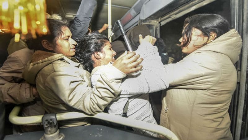 IPS Ingita Singh was bitten by a tooth during JNU Students protest in Delhi kpn