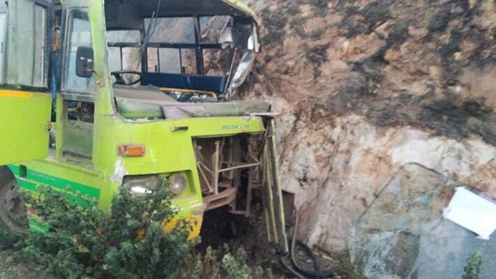 2 Devotees kills injures 4 In bus crash at Saundatti Yellamma gudda belagavi 2 Devotees kills injures 4 In bus crash at Saundatti Yellamma gudda belagavi