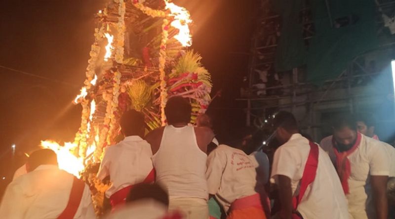 ಚಂದ್ರಮಂಡಲ ಧಗಧಗನೆ ಉರಿಯುವಾಗ ಯಾವ ಕಡೆ ಹೆಚ್ಚು ವಾಲುತ್ತದೆಯೋ ಆ ಭಾಗಕ್ಕೆ ಈ ವರ್ಷ ಹೆಚ್ಚು ಮಳೆ ಬೀಳುತ್ತದೆ ಎಂಬುದು ಸಿದ್ದಪ್ಪಾಜಿಯ ಭಕ್ತರ ನಂಬಿಕೆಯಾಗಿದೆ.