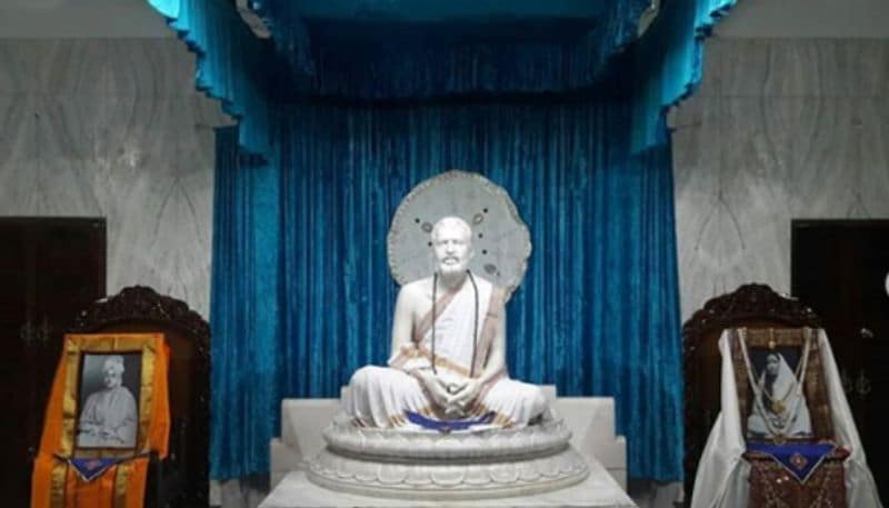 ১৮৭০-এর দশকের মধ্যভাগ থেকে পাশ্চাত্যশিক্ষায় শিক্ষিত বুদ্ধিজীবীদের কাছে তিনি হয়ে ওঠেন হিন্দু পুনর্জাগরণের কেন্দ্রীয় চরিত্র। তৎসঙ্গে সংগঠিত করেন একদল অনুগামী, যাঁরা ১৮৮৬ সালে রামকৃষ্ণের প্রয়াণের পর সন্ন্যাস গ্রহণ করে তার কাজ চালিয়ে যান। এঁদেরই প্রধাণ ছিলেন স্বামী বিবেকানন্দ।