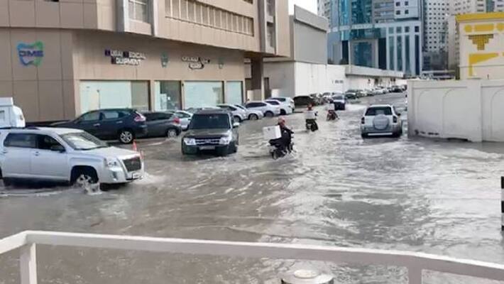 UAE schools closed today and exams postponed by the heavy rains UAE schools closed today and exams postponed by the heavy rains