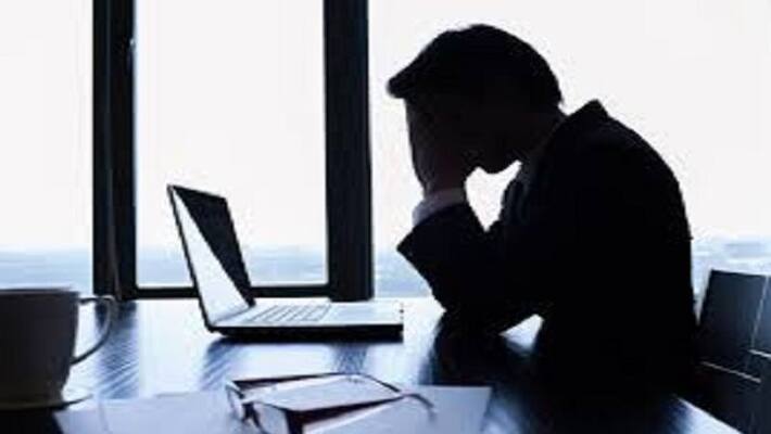 28 Year Old techie commits suicide By Jumping from building Over Job 28 Year Old techie commits suicide By Jumping from building Over Job