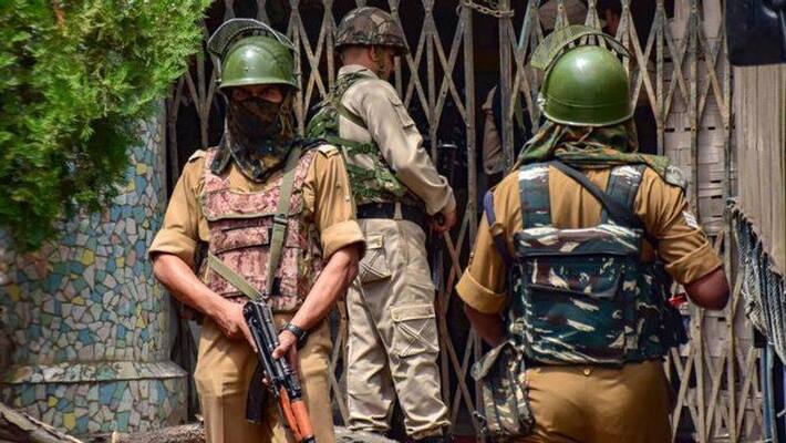 police officia caught with terrorists was received bravery award from president police officia caught with terrorists was received bravery award from president