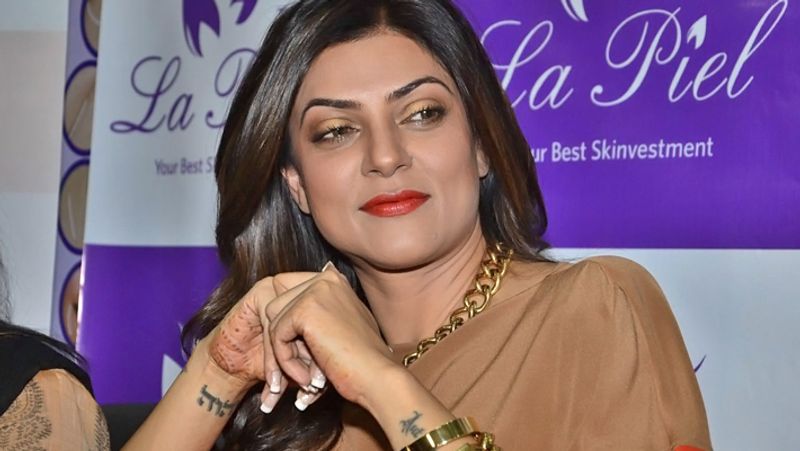 দর্শকেরাই টিকিয়ে রাখে অভিনেতা-অভিনেত্রীদের। দর্শকেরাই পারেন একজনকে সুপারস্টার বানাতে। যদিও সুস্মিতার একের পর এক ছবি বক্স অফিসে সেভাবে জায়গা করতে পারেনি।