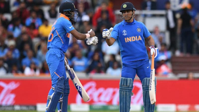 T20 World cup 2021: Dhoni slept on floor and gave his bed to me, says hardik Pandya