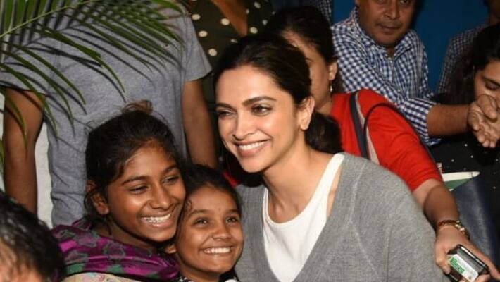 deepika padukone gets surprise hug by little fans deepika padukone gets surprise hug by little fans
