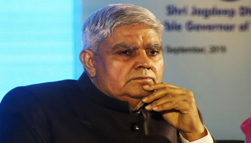 রাজ্যপালের বিরুদ্ধে বার বারই এক্তিয়ার বহির্ভূত কাজকর্ম করার অভিযোগ তুলেছে রাজ্যের শাসক দল।
