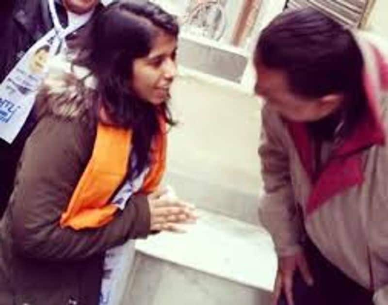 Delhi Election 2020 Arvind Kejriwal Nomination daughter harshita asking vote door to door campaign kpt