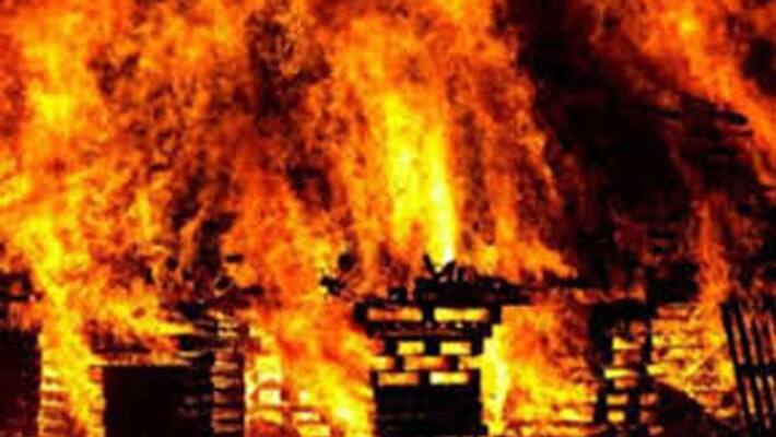 Massive fire breaks out in Park Circus Massive fire breaks out in Park Circus